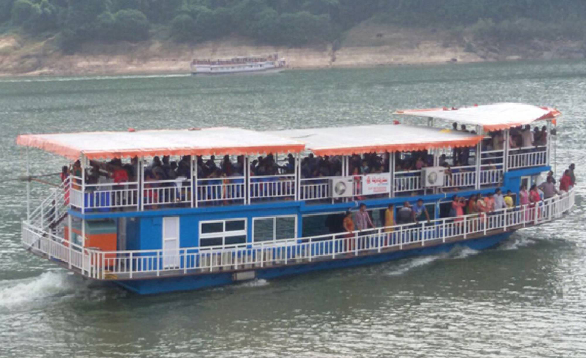 Punnami A/c Boat